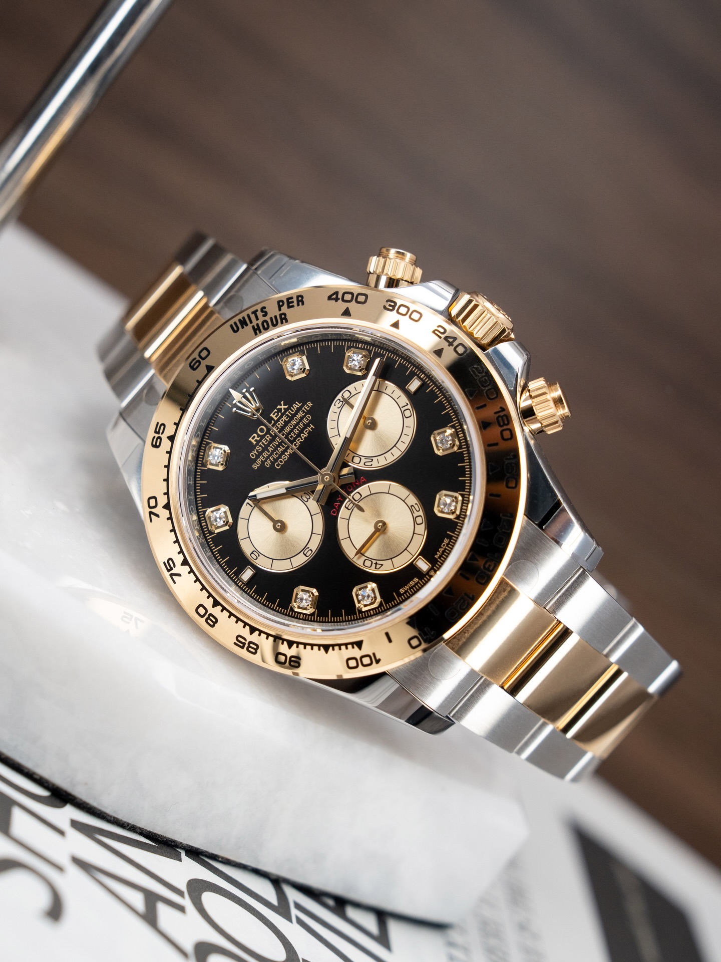 ساعة Rolex Daytona Chronograph Watch – Two-Tone Silver & Gold with Black Dial مطعم ميناء اسود