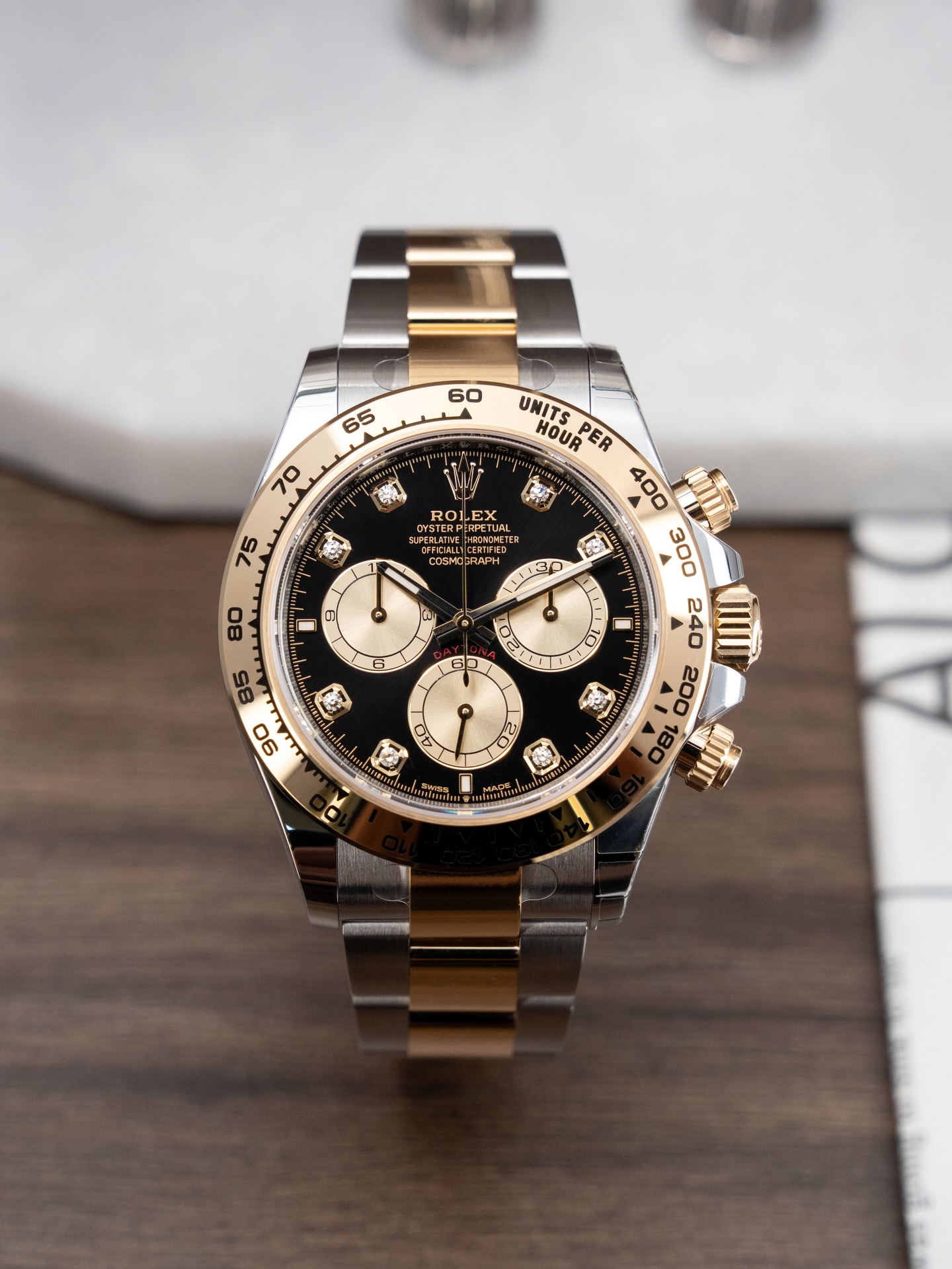 ساعة Rolex Daytona Chronograph Watch – Two-Tone Silver & Gold with Black Dial مطعم ميناء اسود