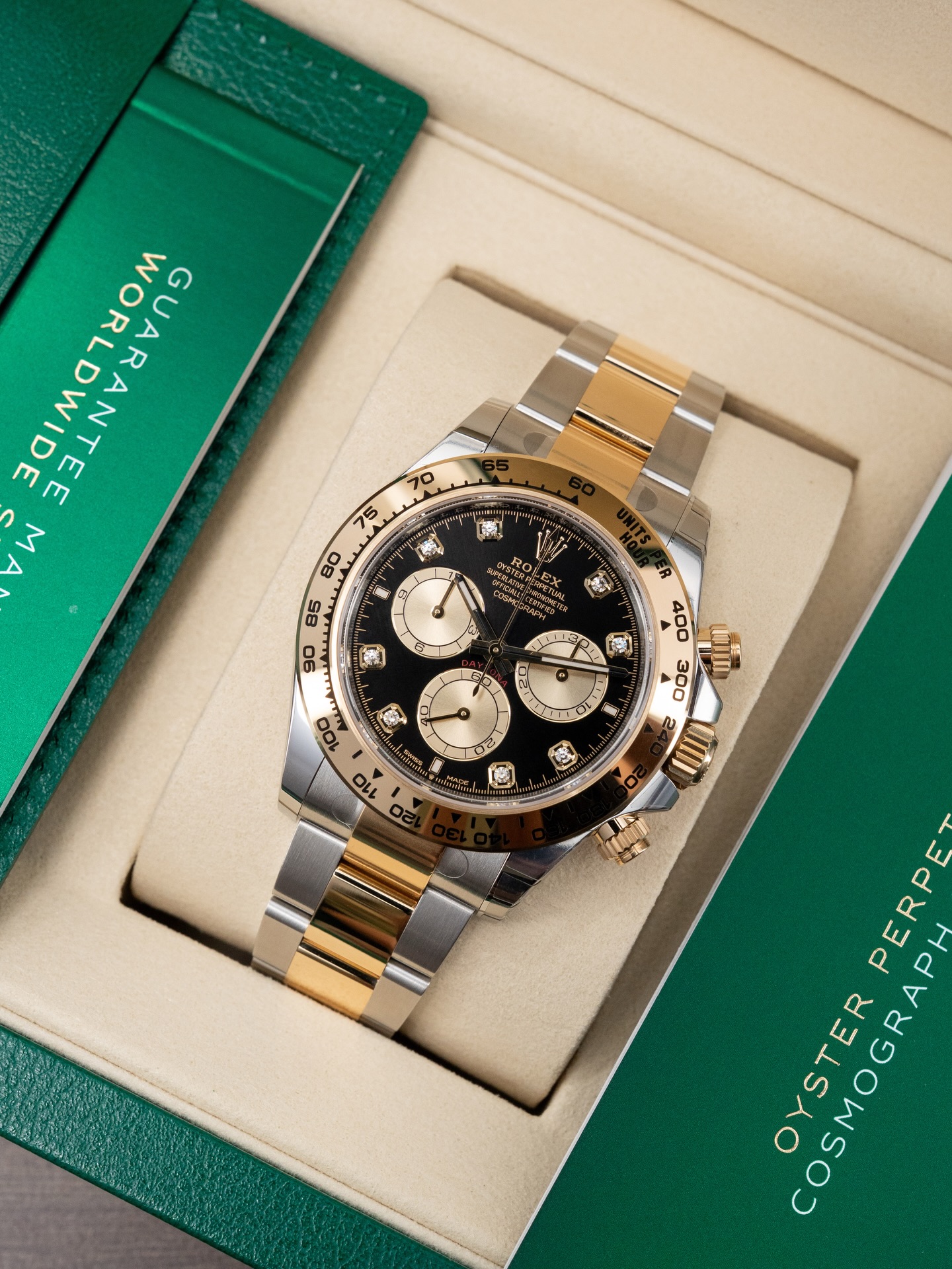 ساعة Rolex Daytona Chronograph Watch – Two-Tone Silver & Gold with Black Dial مطعم ميناء اسود