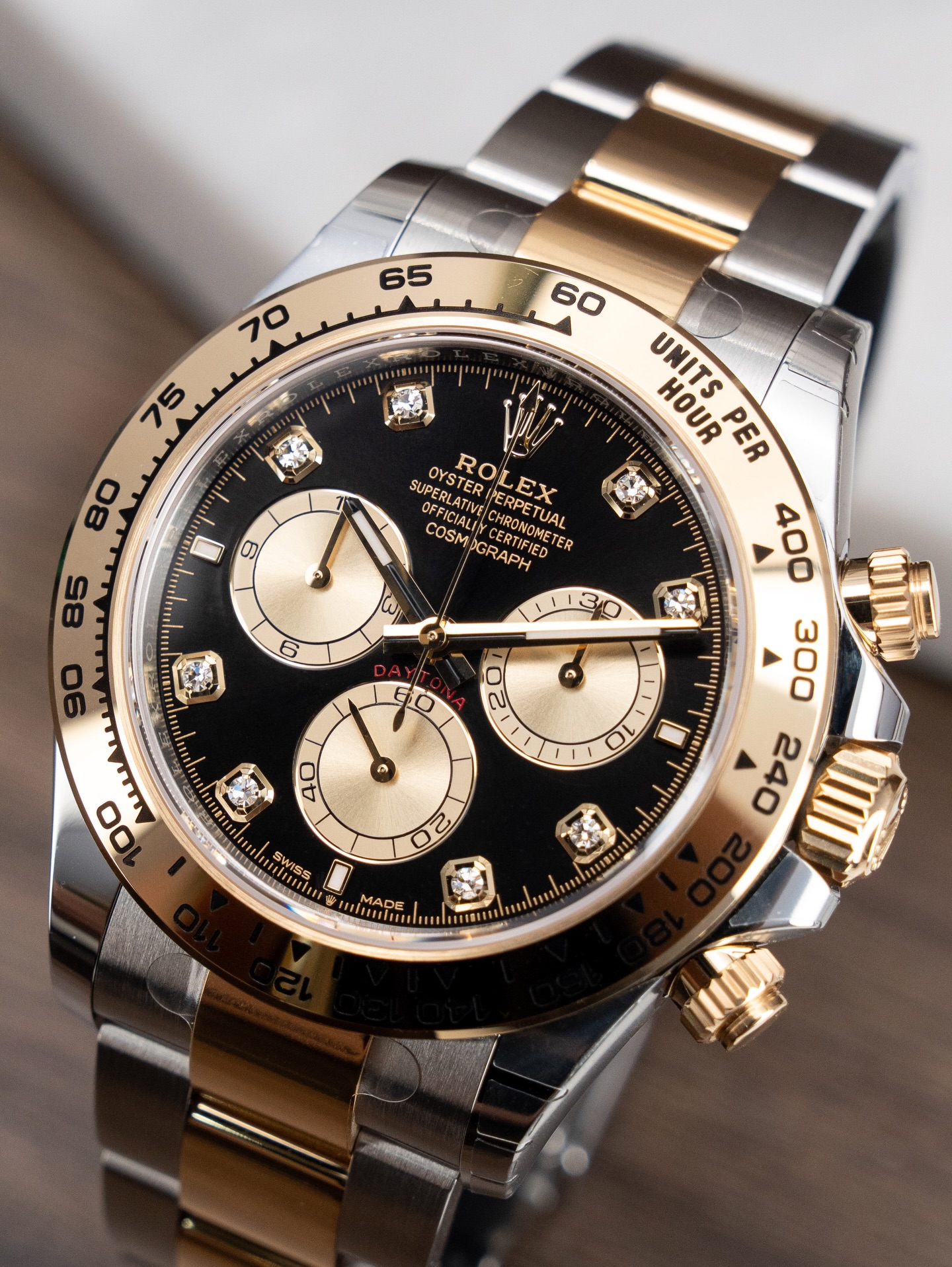 ساعة Rolex Daytona Chronograph Watch – Two-Tone Silver & Gold with Black Dial مطعم ميناء اسود