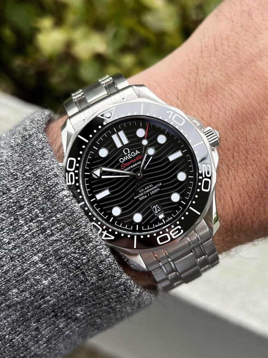 ساعة Omega new metal Watch –  & Transparent Case Back سيلفر ميناء اسود ماكينة سحاب ظهر شفاف