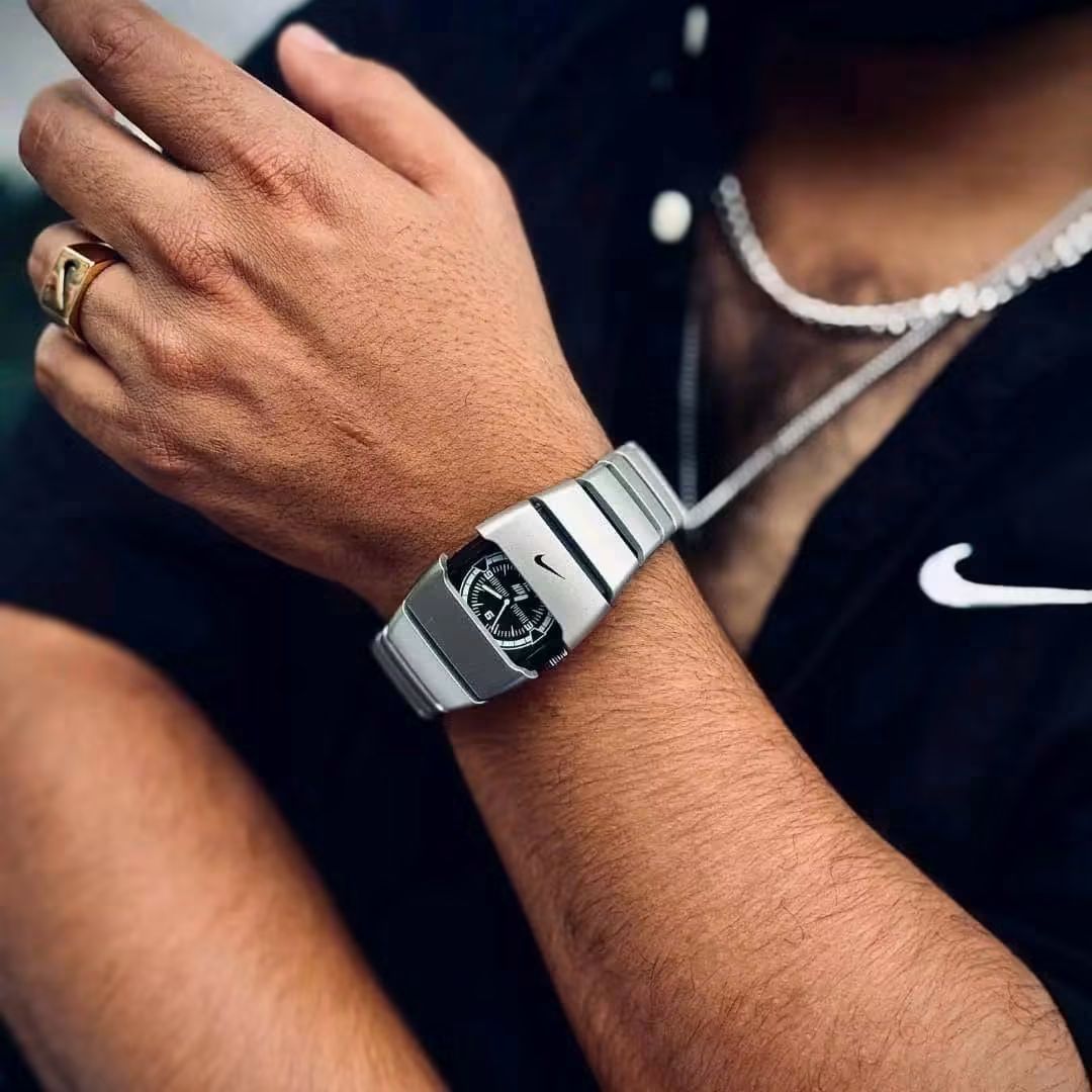 ساعة Nike Scotch Watch – Black & Silver لون سيلفر واسود