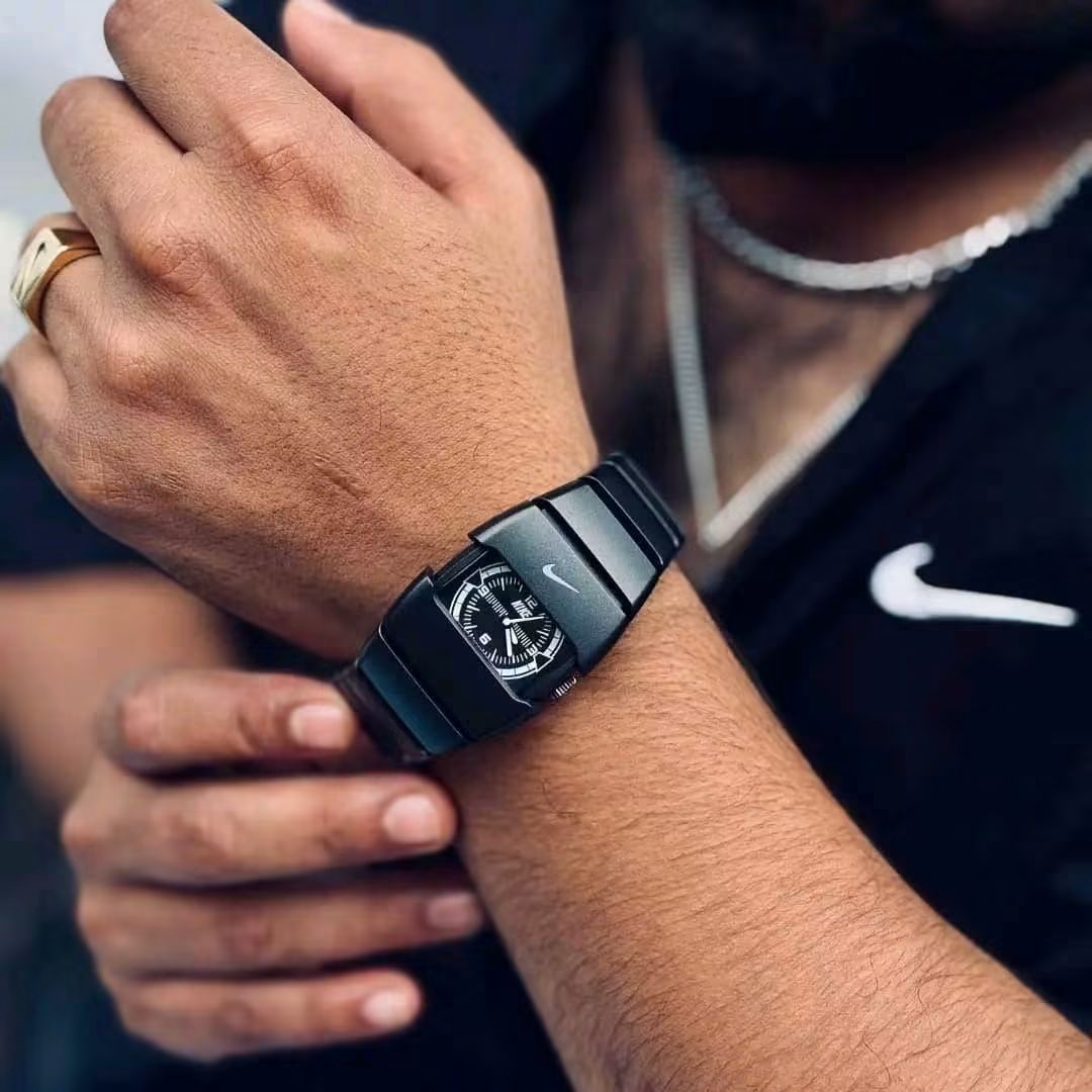 ساعة Nike Scotch Watch – Black & Silver لون سيلفر واسود