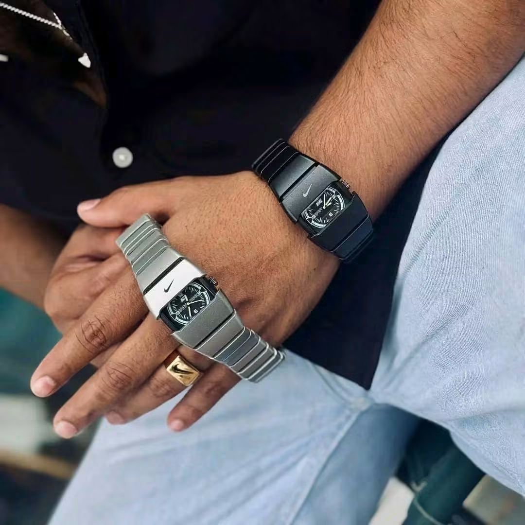 ساعة Nike Scotch Watch – Black & Silver لون سيلفر واسود