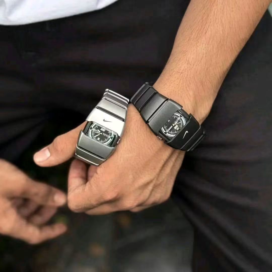 ساعة Nike Scotch Watch – Black & Silver لون سيلفر واسود