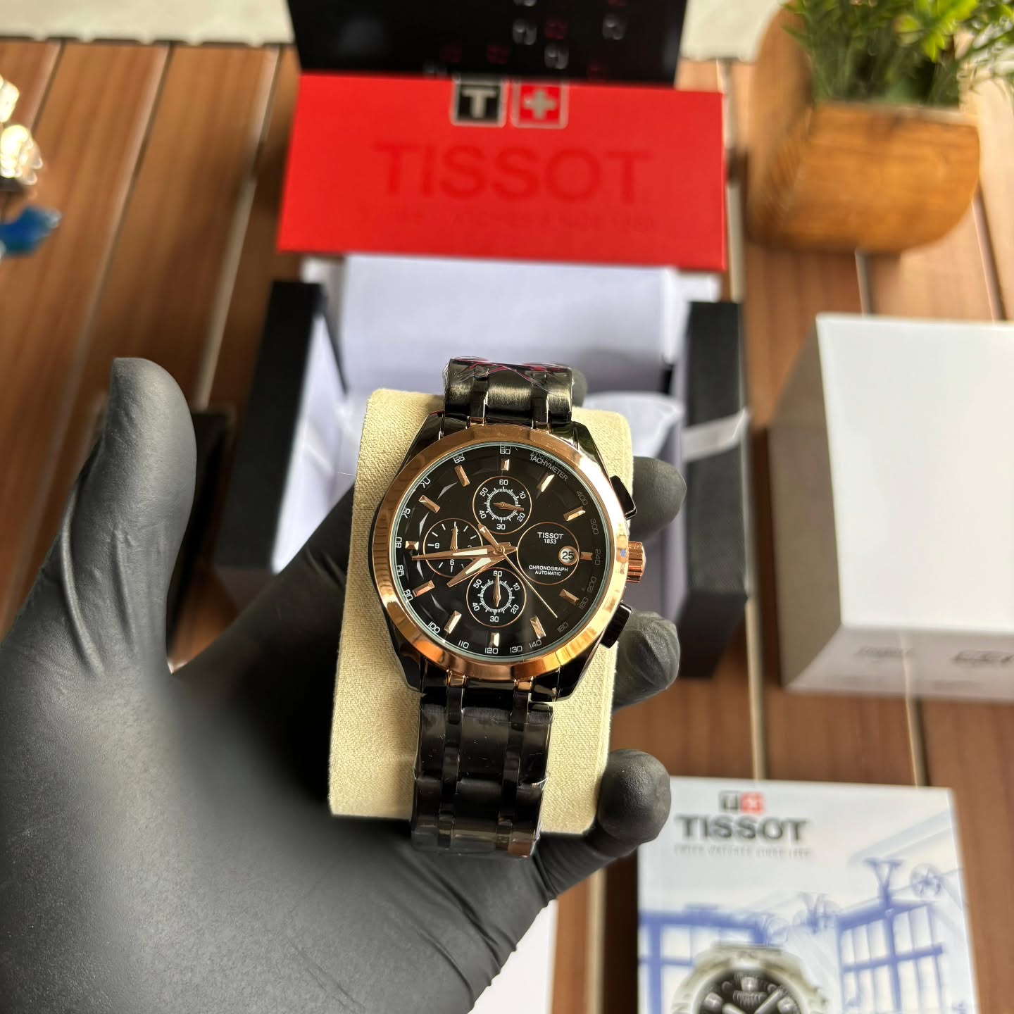 ساعة Tissot Chronograph Watch – Black Dial, Rose Gold Bezel & Black Metal Bracelet لون اسود اطار روز جولد عدادات تعمل 