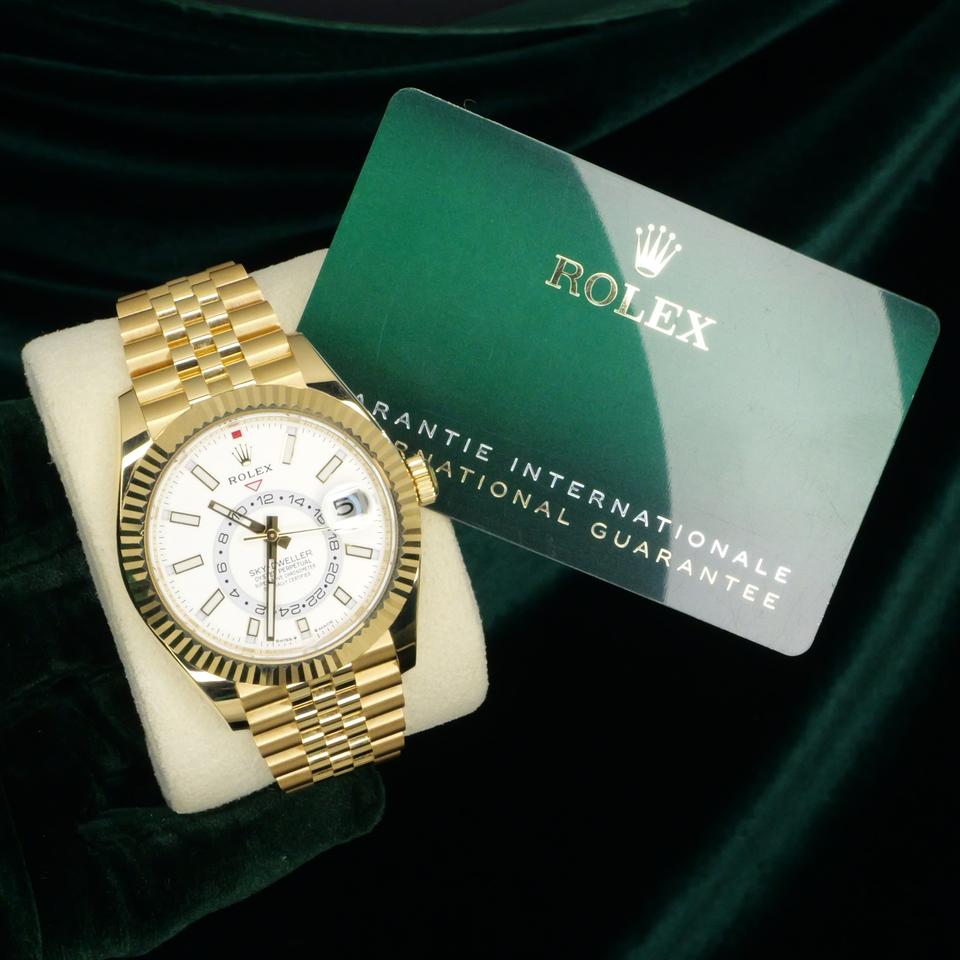 ساعة Rolex Sky-Dweller Gold Watch – White, Black & Gold Dial ميناء اسود وابيض ودهبي