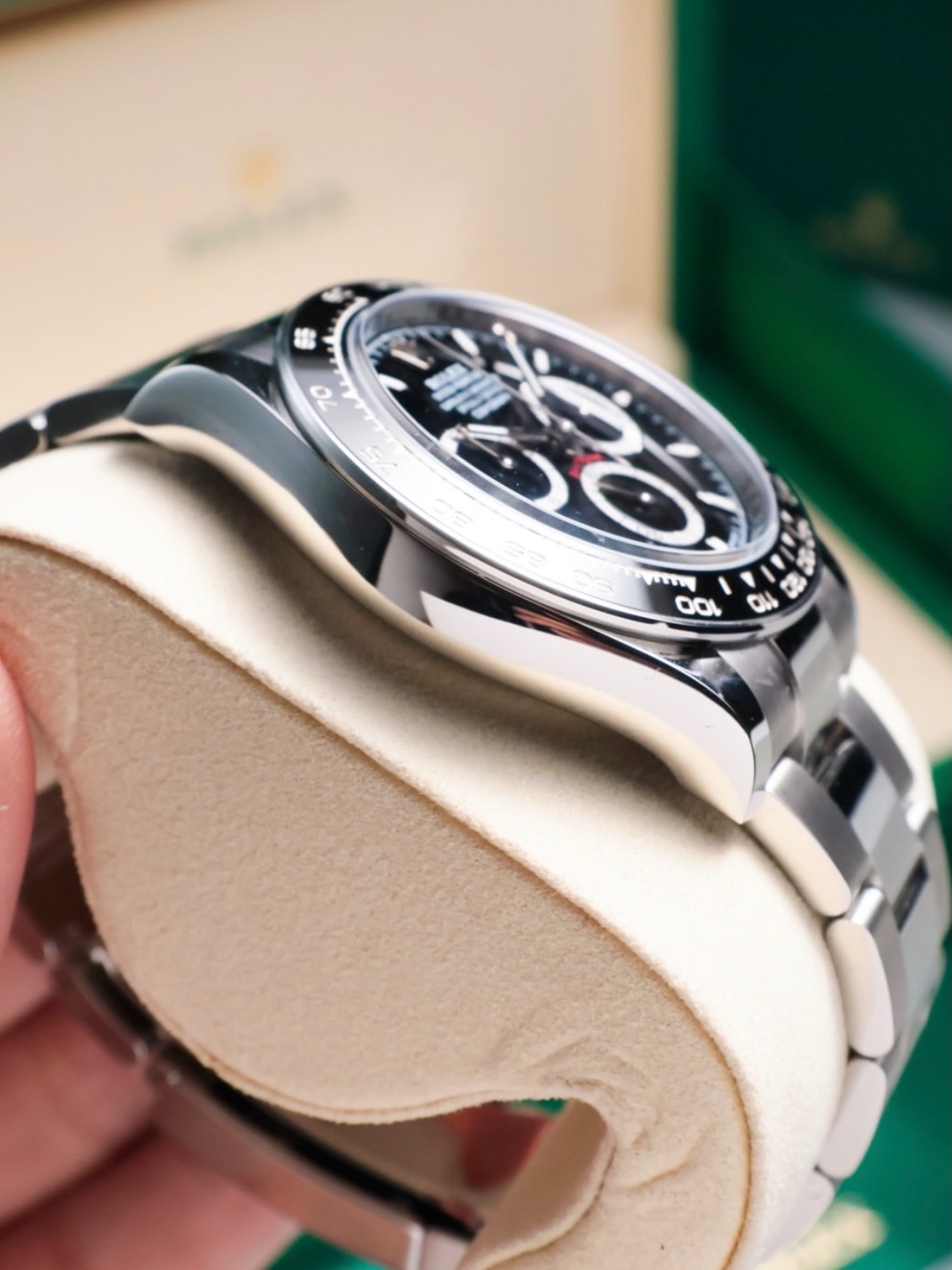 ساعة Rolex Daytona Silver metal Chronograph Watch – Black Dial لون سيلفر ميناء اسود