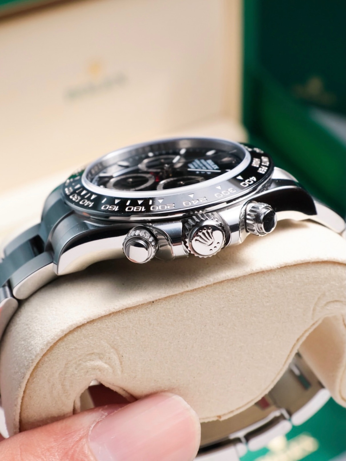 ساعة Rolex Daytona Silver metal Chronograph Watch – Black Dial لون سيلفر ميناء اسود