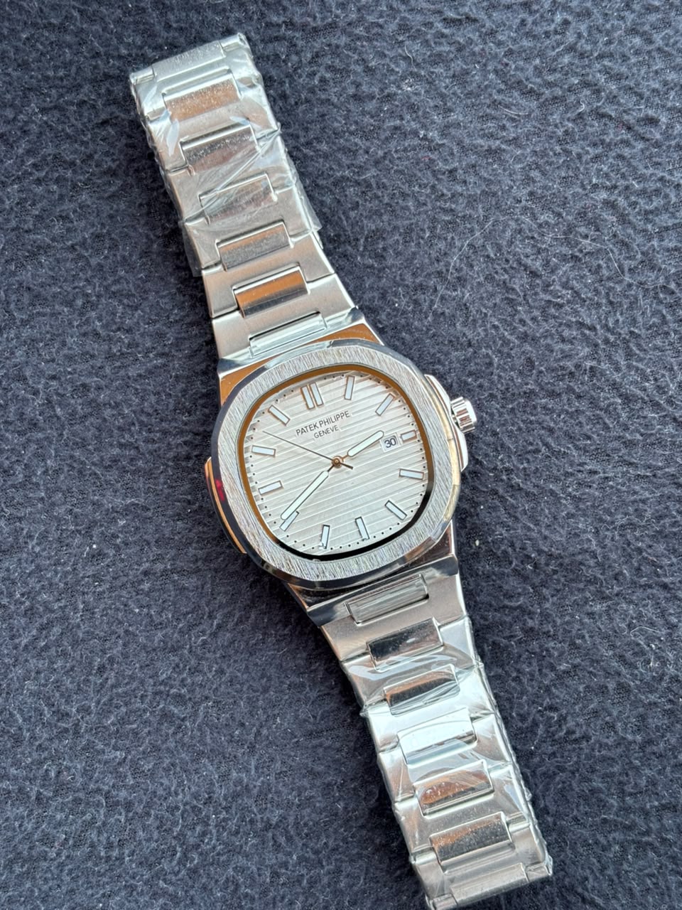 ساعة Patek Philippe Silver Watch – White Dial, Date Display & Transparent Case Back