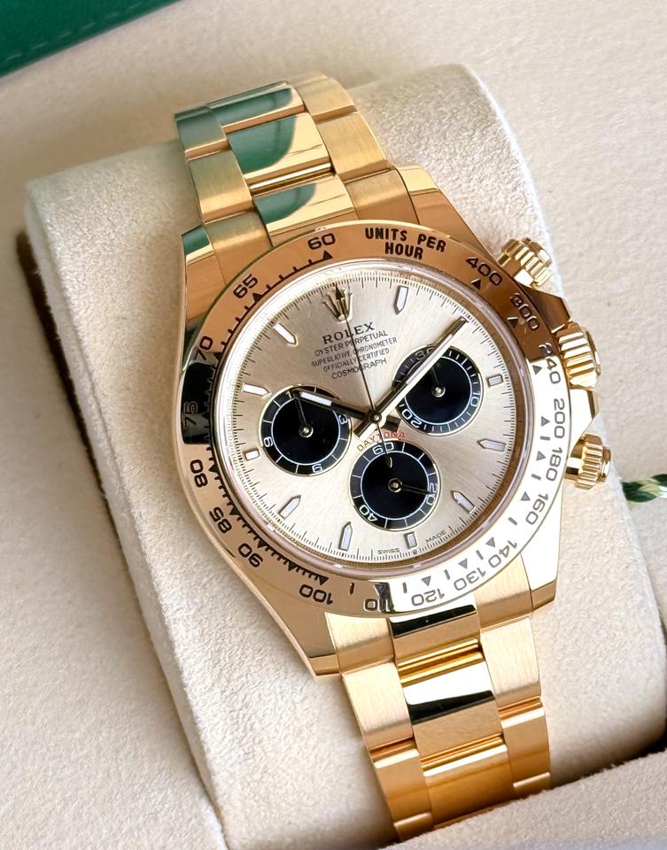 ساعة Rolex Daytona Metal All Gold Chronograph Watch – with Black Subdials