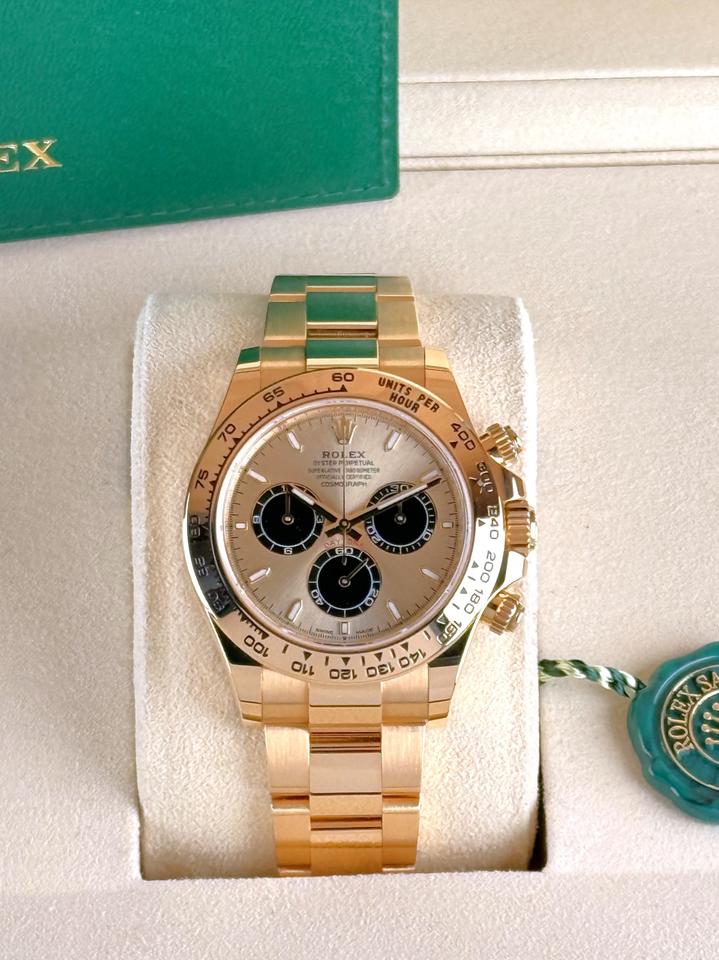 ساعة Rolex Daytona Metal All Gold Chronograph Watch – with Black Subdials