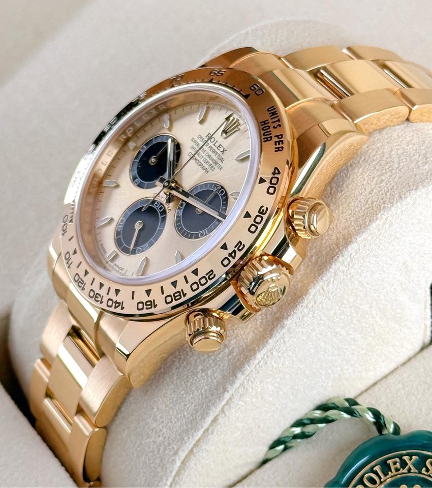 ساعة Rolex Daytona Metal All Gold Chronograph Watch – with Black Subdials