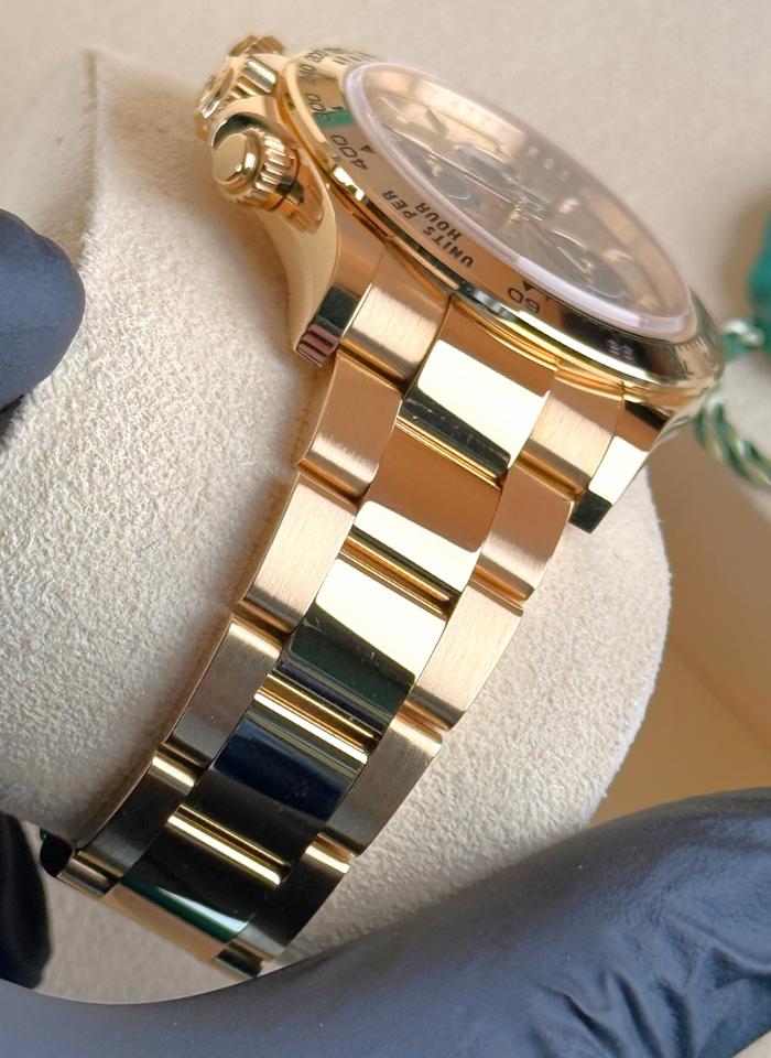 ساعة Rolex Daytona Metal All Gold Chronograph Watch – with Black Subdials
